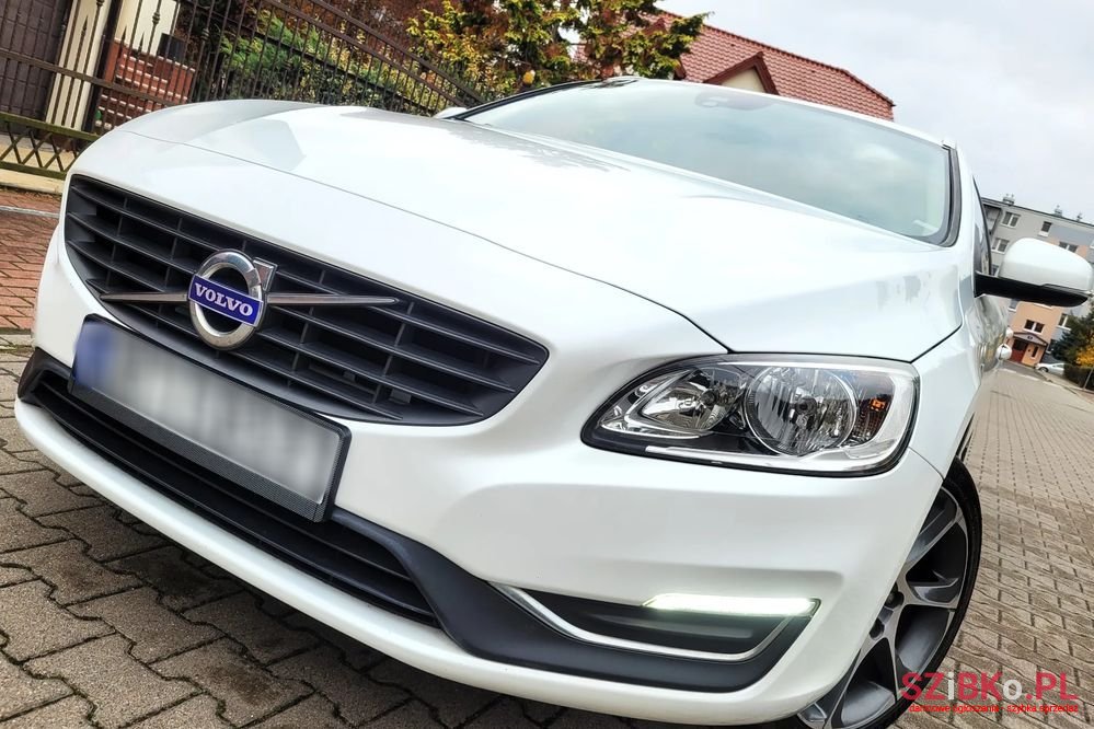 2016' Volvo V60 photo #1