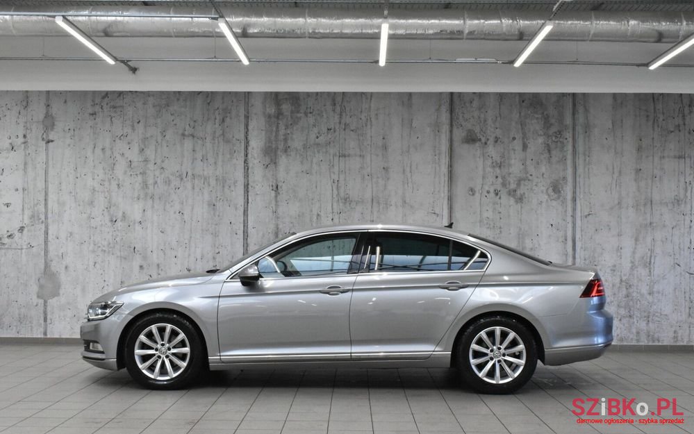 2019' Volkswagen Passat photo #3