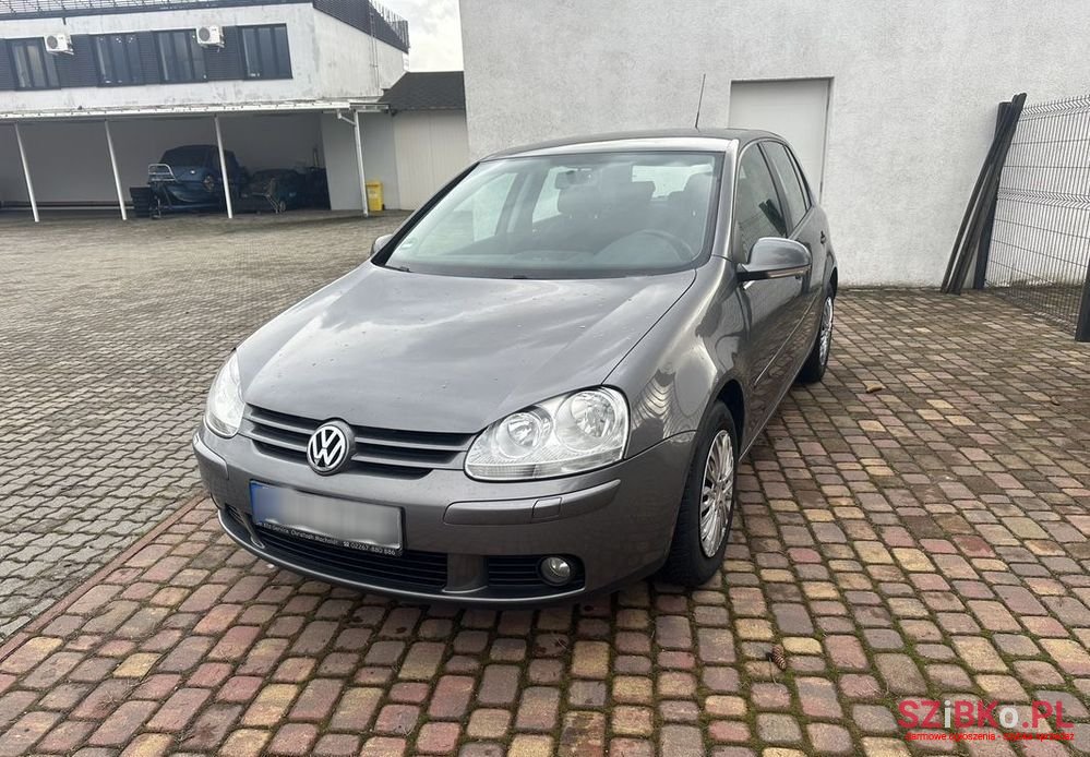 2009' Volkswagen Golf photo #2