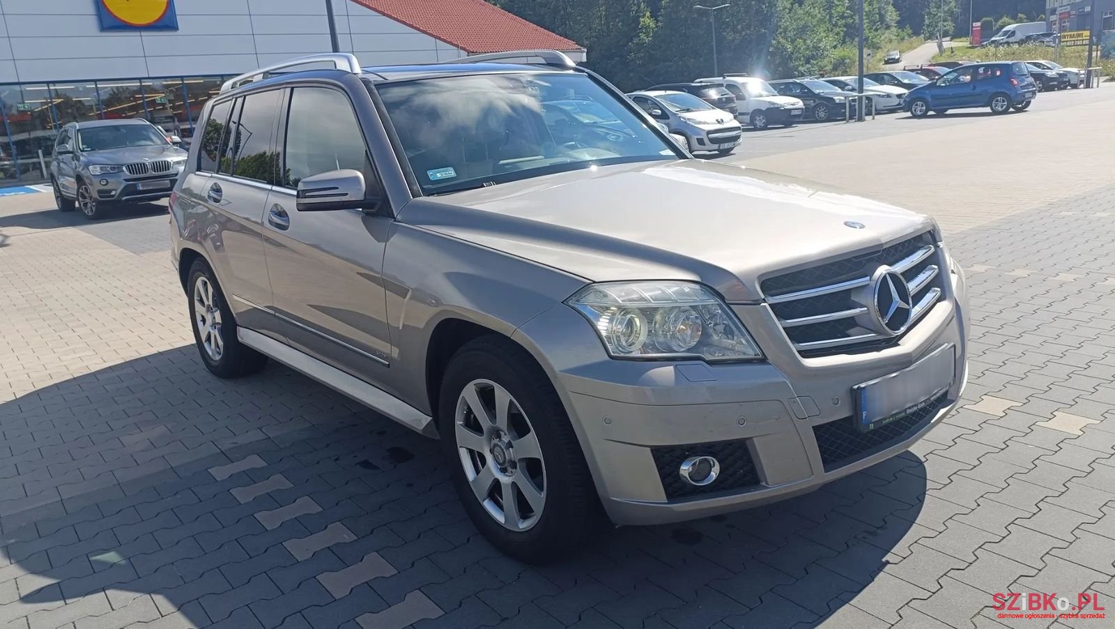 2008' Mercedes-Benz GLK photo #2