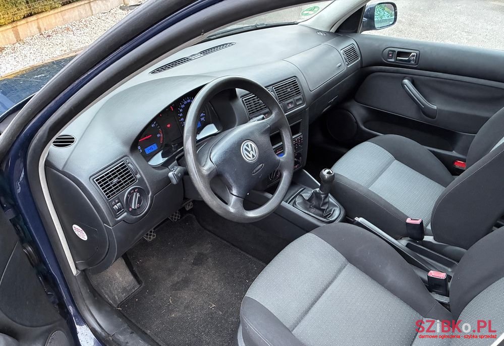 2004' Volkswagen Golf photo #6