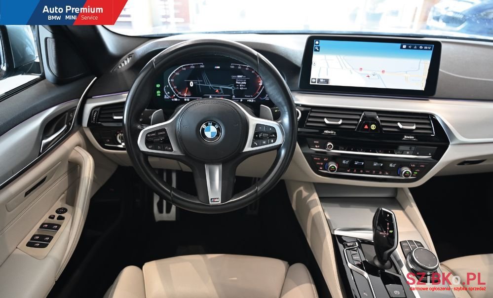 2021' BMW 5 Series 520D Xdrive M photo #4