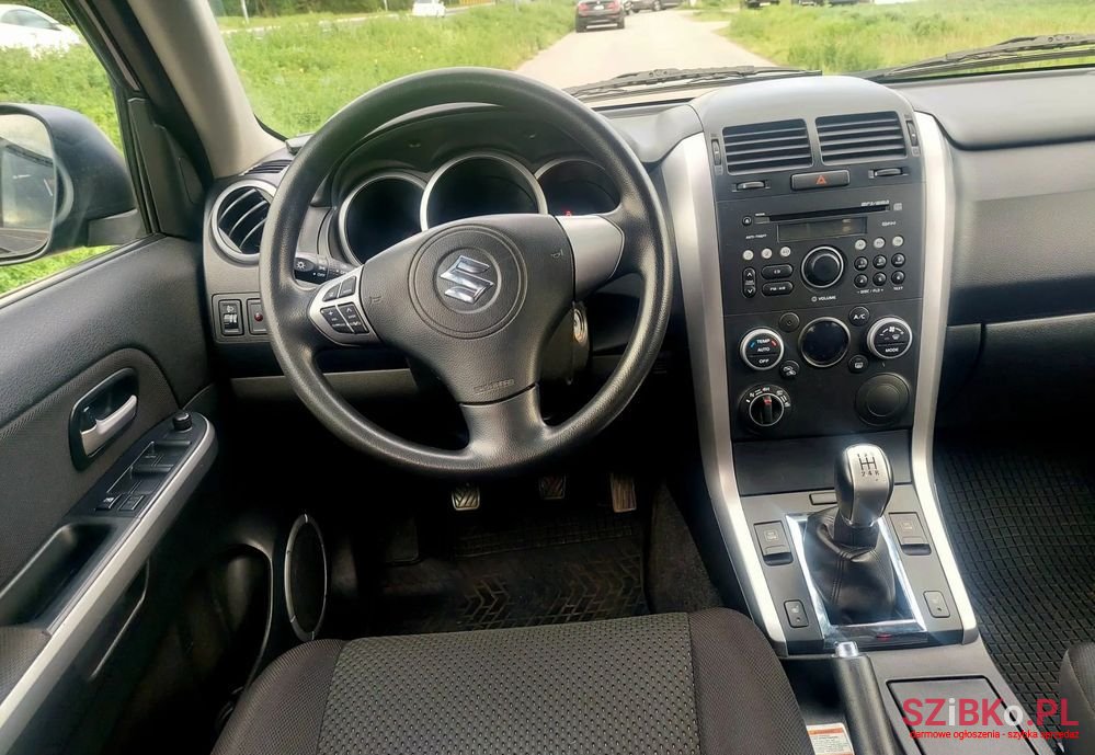 2009' Suzuki Grand Vitara 2.0 Comfort photo #5
