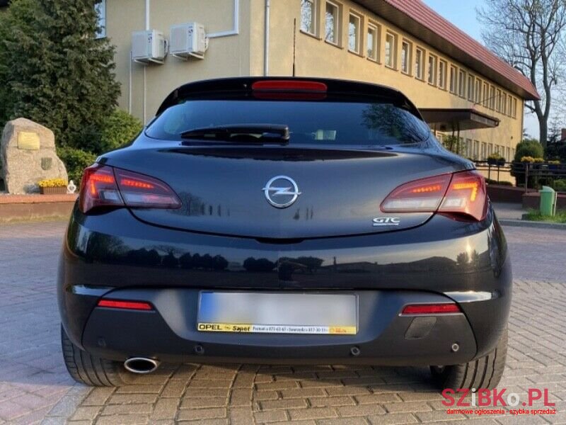 2012' Opel Astra photo #5