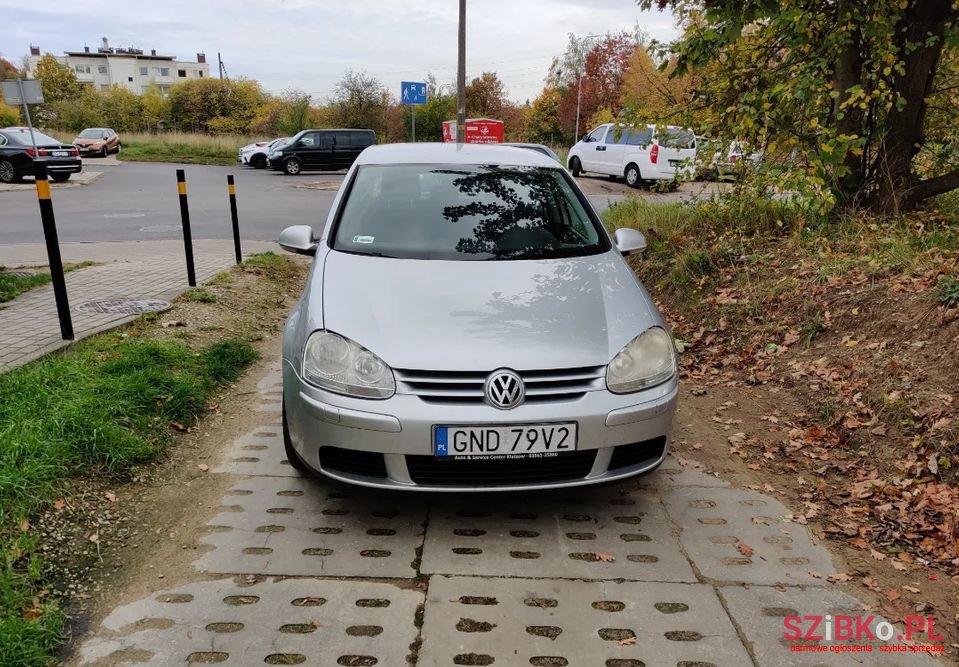 2005' Volkswagen Golf photo #5