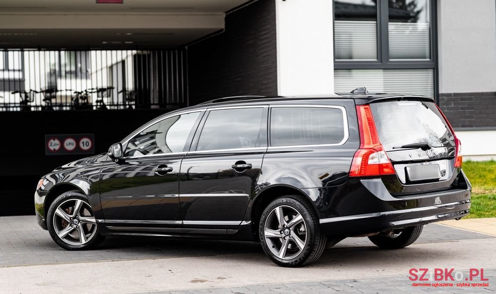 2011' Volvo V70 D3 photo #3