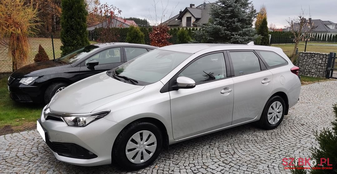 2018' Toyota Auris photo #5