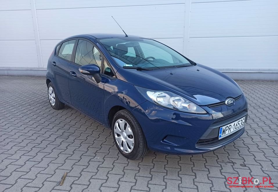 2011' Ford Fiesta photo #2