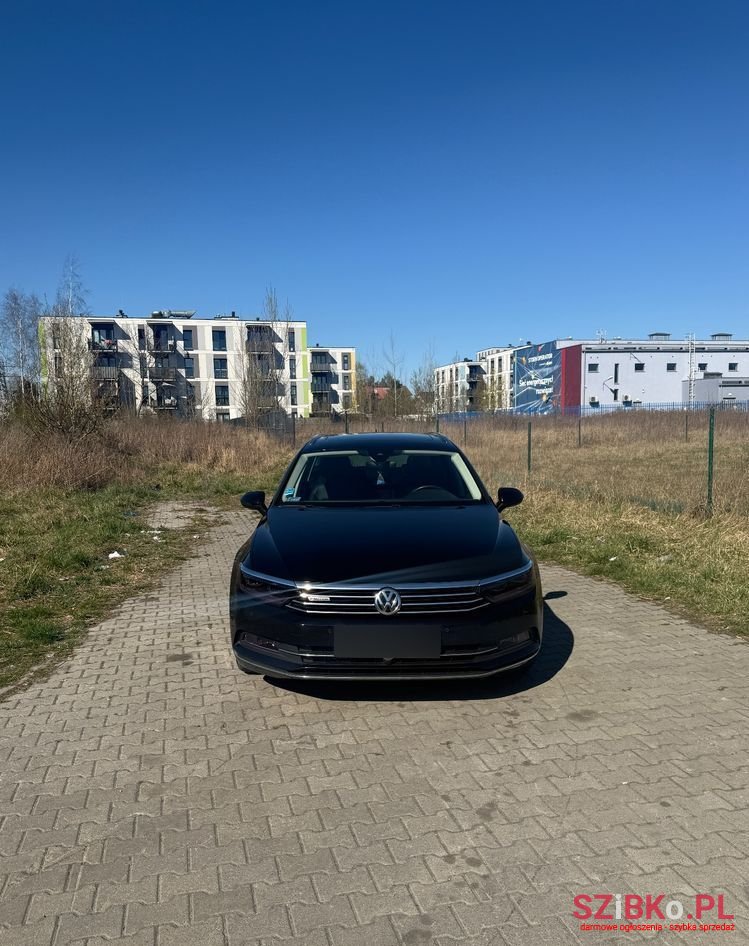 2015' Volkswagen Passat photo #2