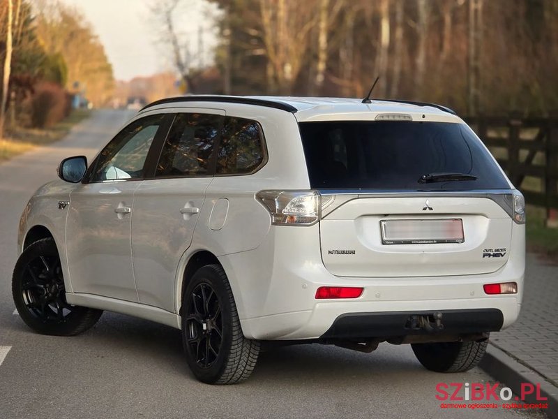 2014' Mitsubishi Outlander photo #2