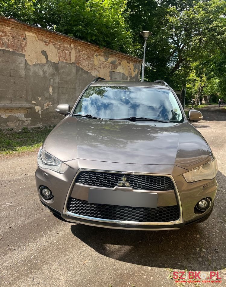 2011' Mitsubishi Outlander photo #2