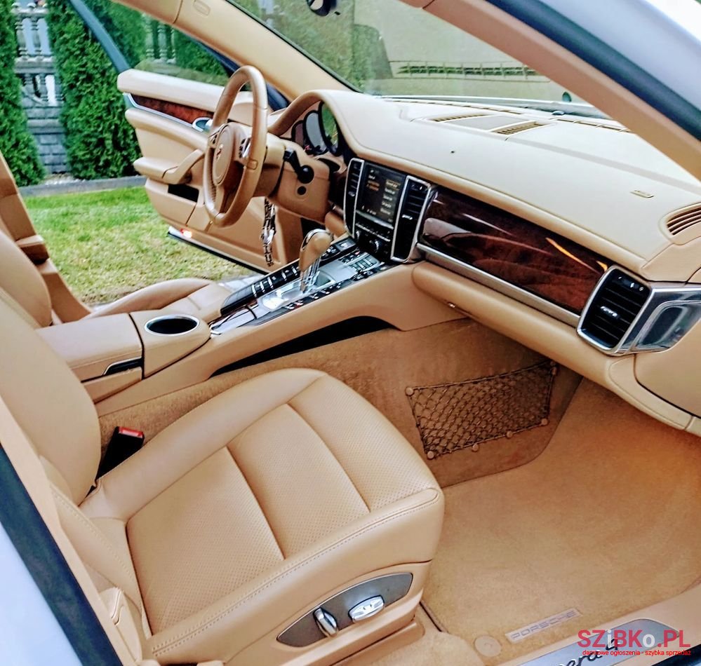 2012' Porsche Panamera photo #3