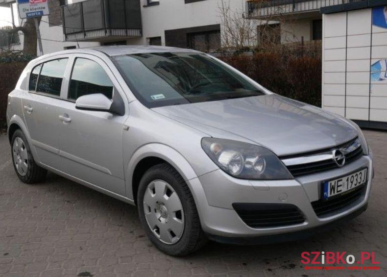 2006' Opel Astra photo #1