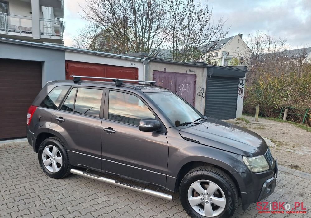 2009' Suzuki Grand Vitara photo #2