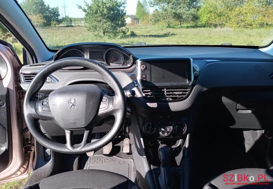 2012' Peugeot 208 photo #6