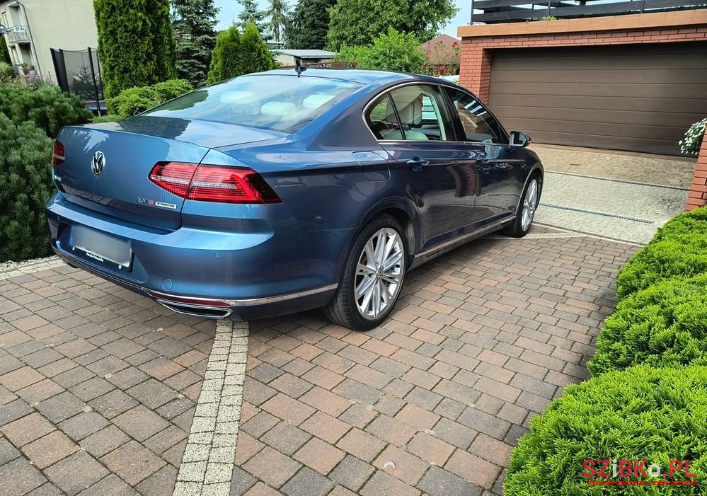 2016' Volkswagen Passat photo #2