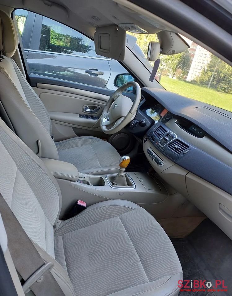 2008' Renault Laguna photo #5