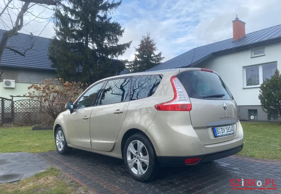 2010' Renault Scenic photo #3