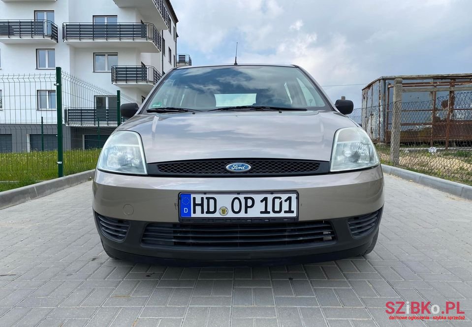 2002' Ford Fiesta photo #2