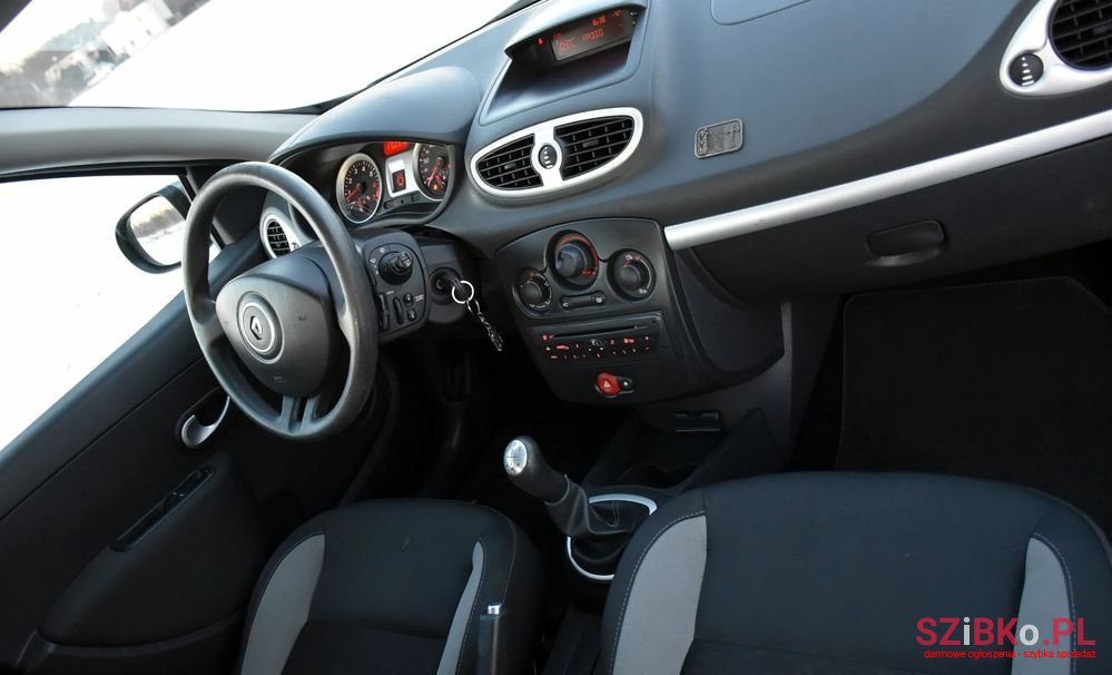 2011' Renault Clio 1.2 16V Business photo #6