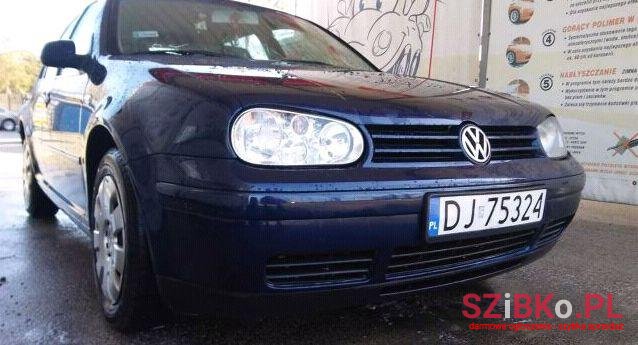 2001' Volkswagen Golf photo #1