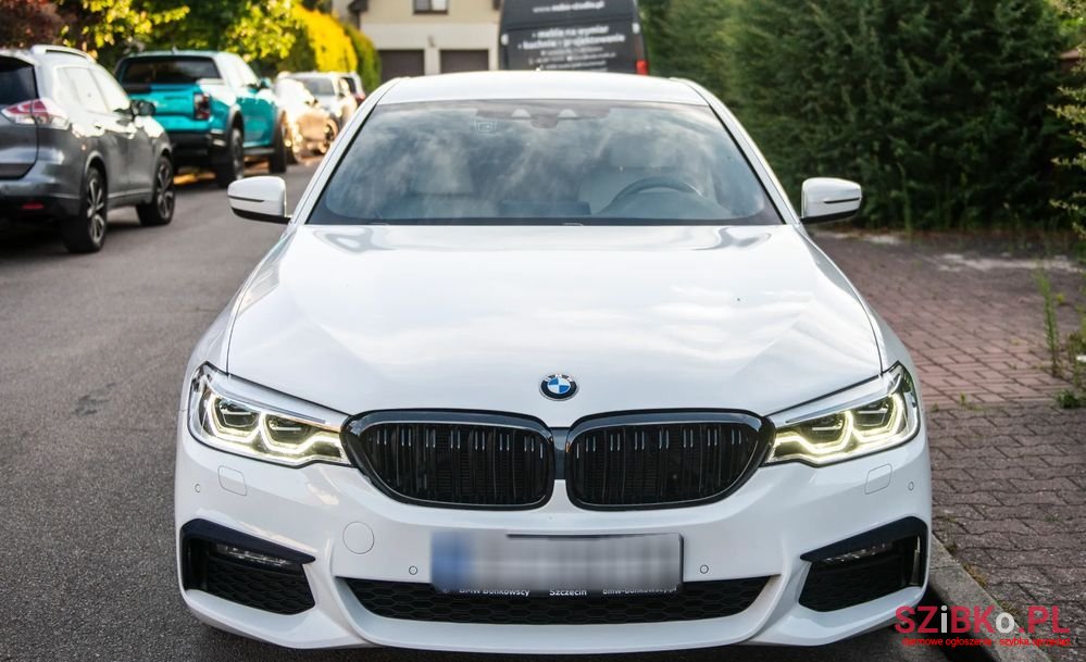 2019' BMW 5 Series 520D Xdrive Sport photo #2