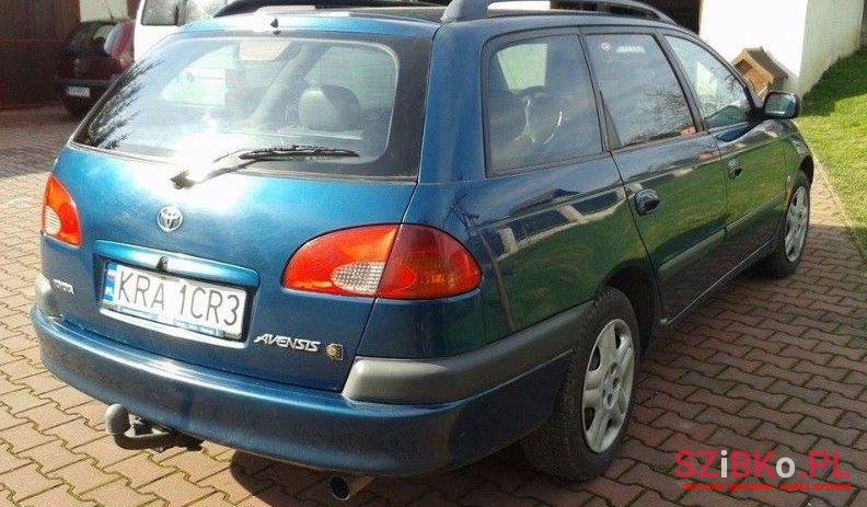 1998' Toyota Avensis photo #2