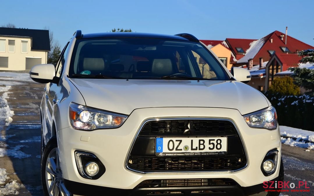 2012' Mitsubishi ASX photo #5