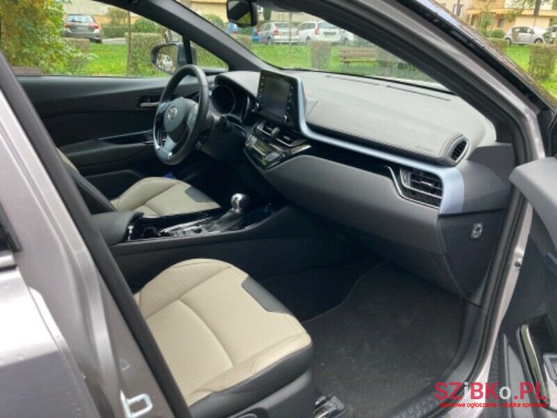 2021' Toyota C-HR photo #2