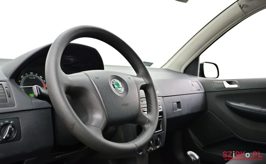 2005' Skoda Fabia photo #2