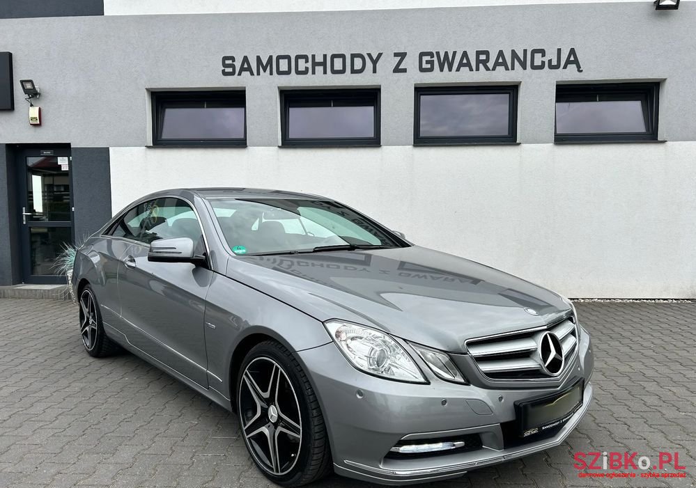 2011' Mercedes-Benz E-Class photo #2