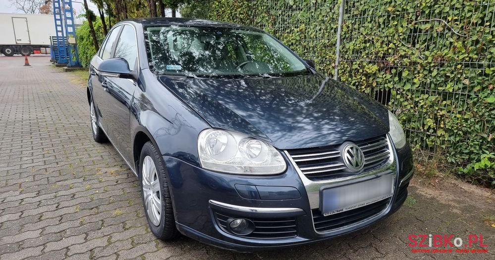 2008' Volkswagen Jetta 1.4 Tsi Comfortline photo #2