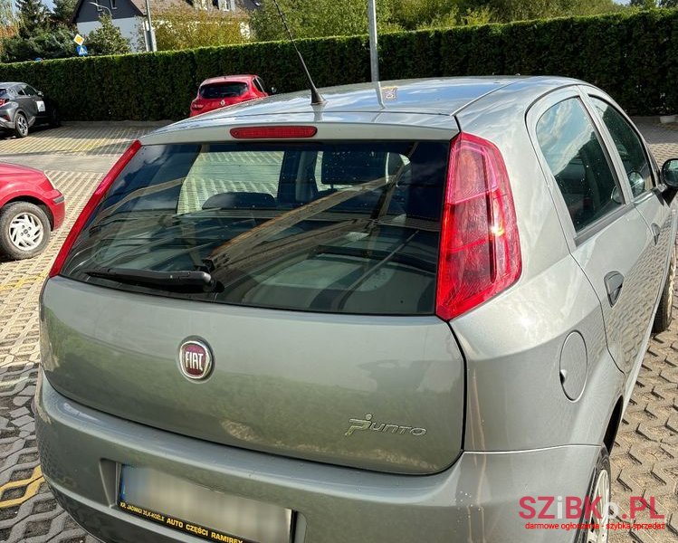 2011' Fiat Punto photo #3