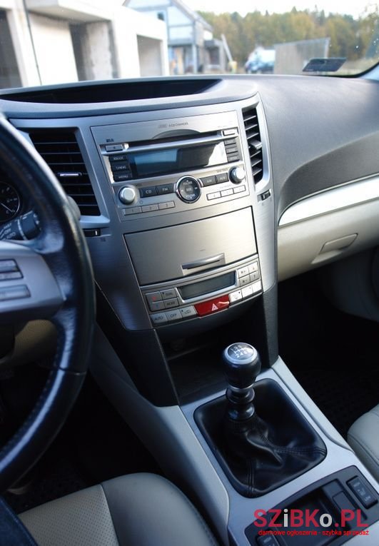 2011' Subaru Outback photo #6