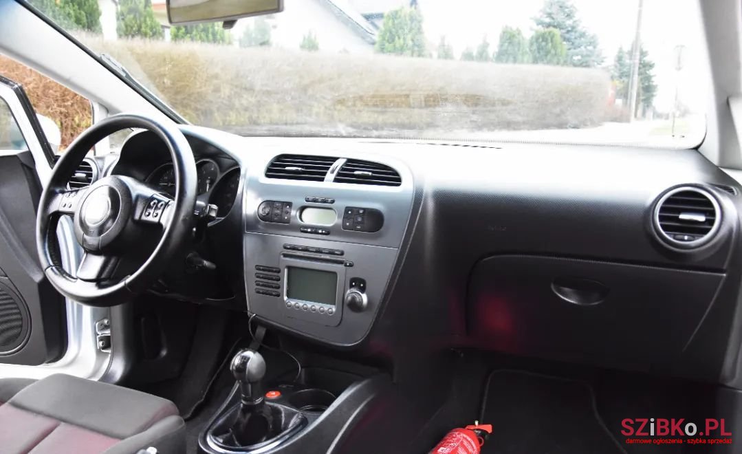 2007' SEAT Leon photo #2