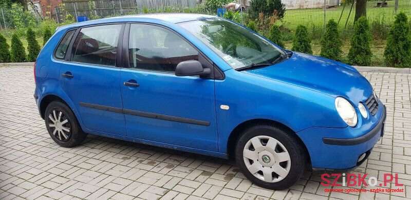 2002' Volkswagen Polo photo #1
