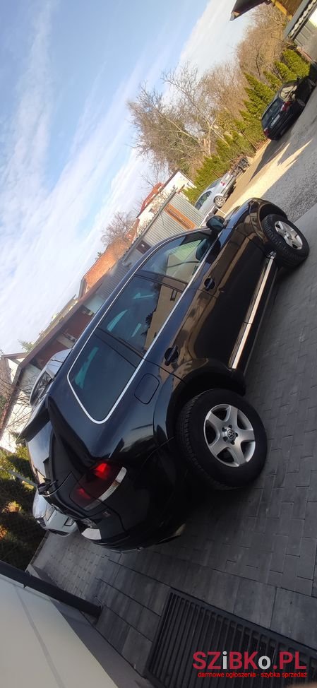 2004' Volkswagen Touareg 2.5 R5 Tdi photo #3