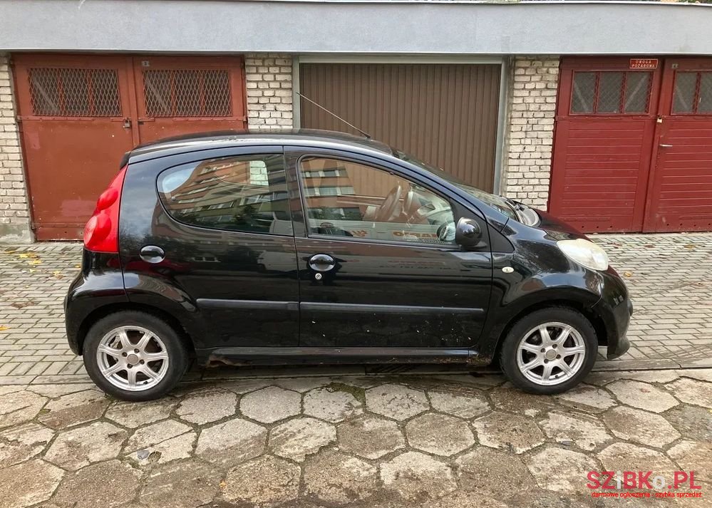 2008' Peugeot 107 1.0 Trendy photo #3