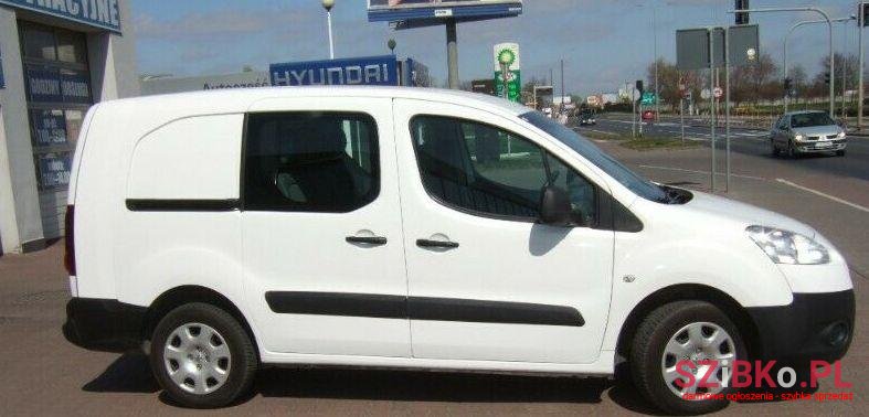 2015' Peugeot Partner photo #1