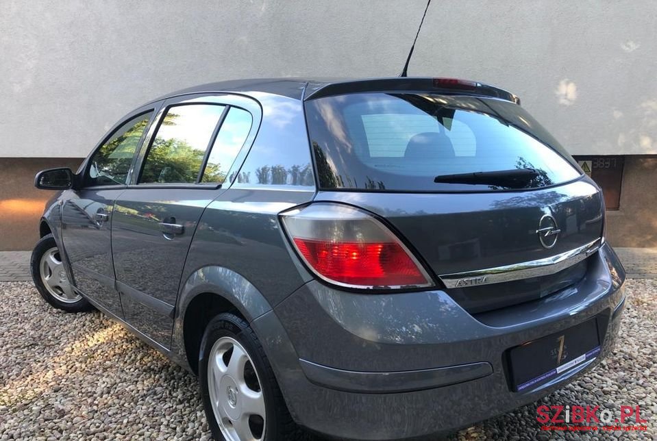 2008' Opel Astra photo #6