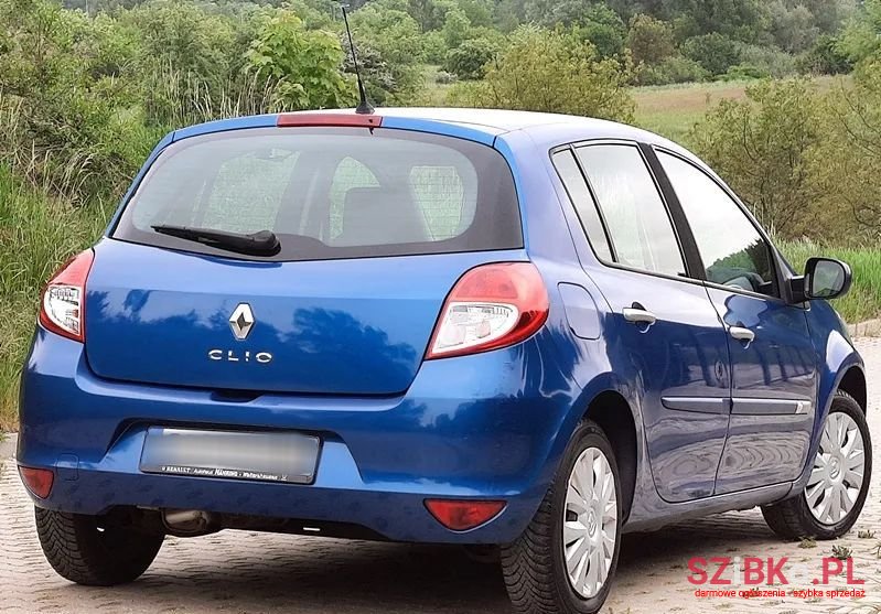 2009' Renault Clio photo #4