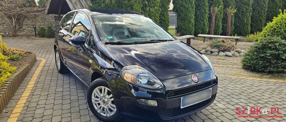 2012' Fiat Punto photo #2