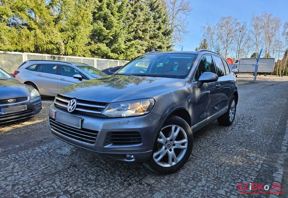 2013' Volkswagen Touareg photo #1