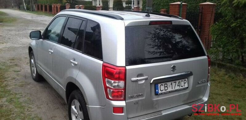 2010' Suzuki Grand Vitara photo #2