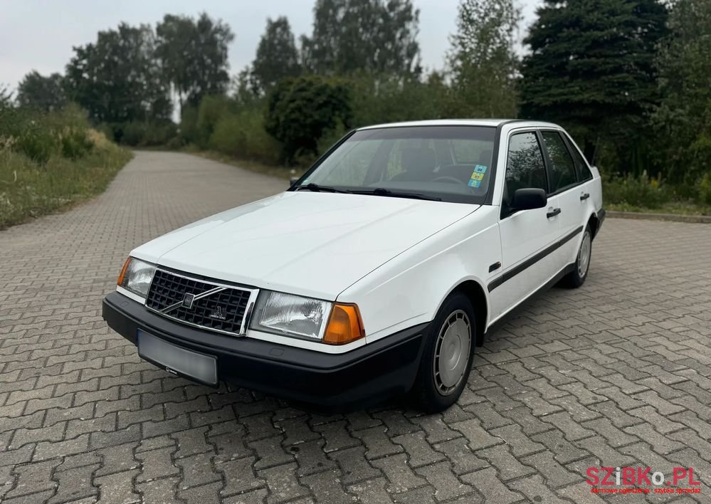 1991' Volvo Seria 400 photo #1
