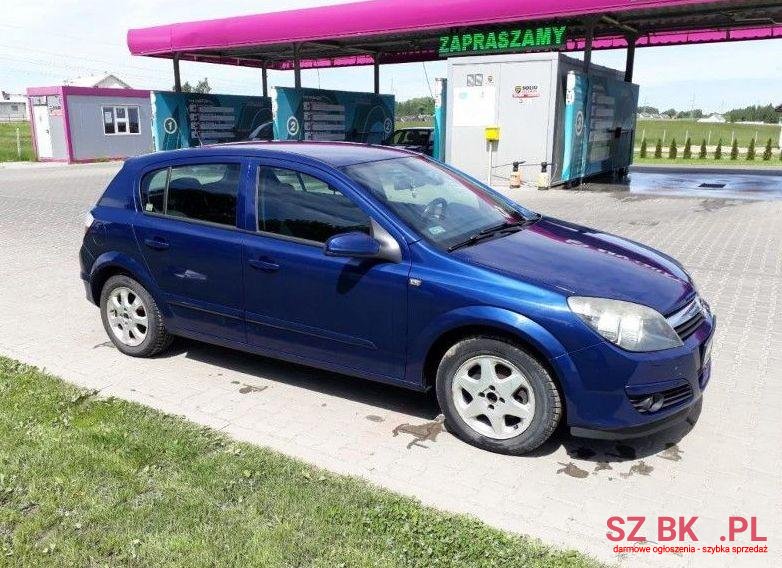 2005' Opel Astra photo #2