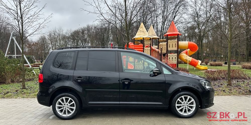 2011' Volkswagen Touran photo #5