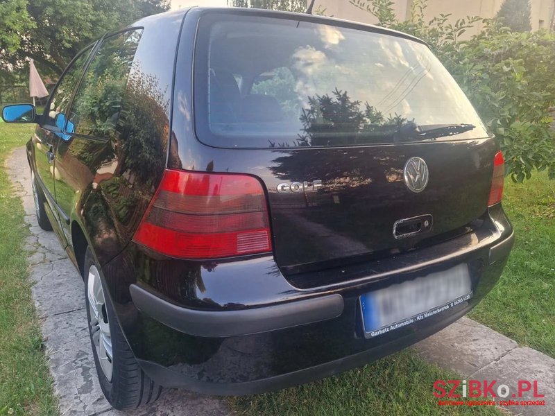 2001' Volkswagen Golf photo #5