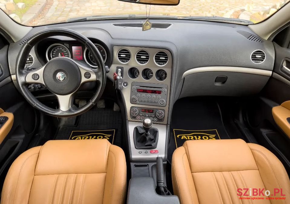 2008' Alfa Romeo 159 photo #2