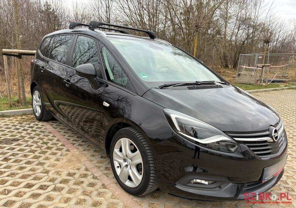 2017' Opel Zafira photo #2